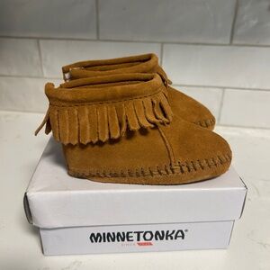 Minnetonka Infants Moccasins - Tan Fringe